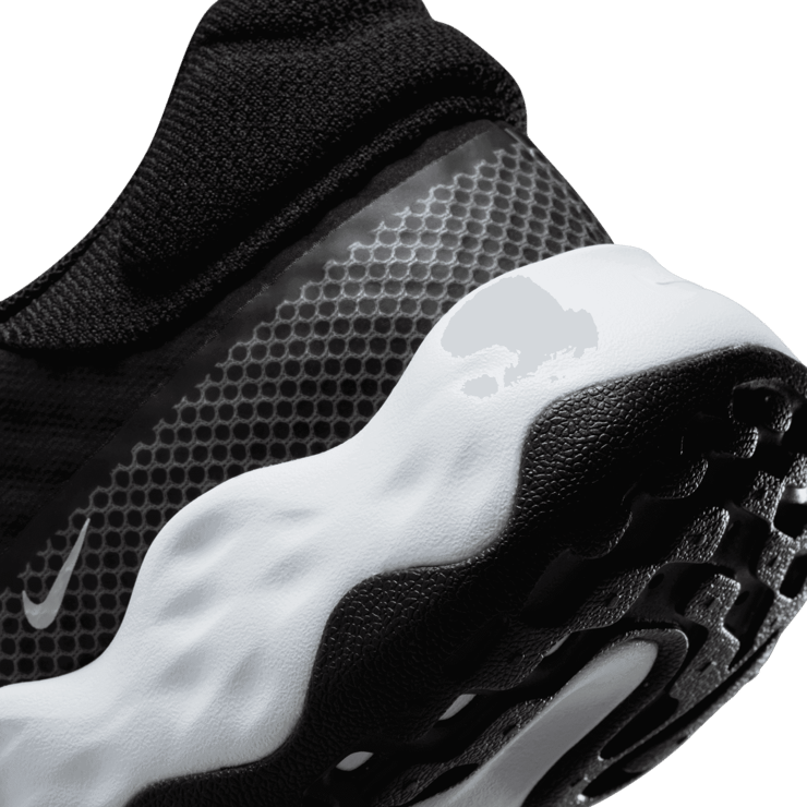Nike Renew Ride 3 'Black White' (W) Angle 5