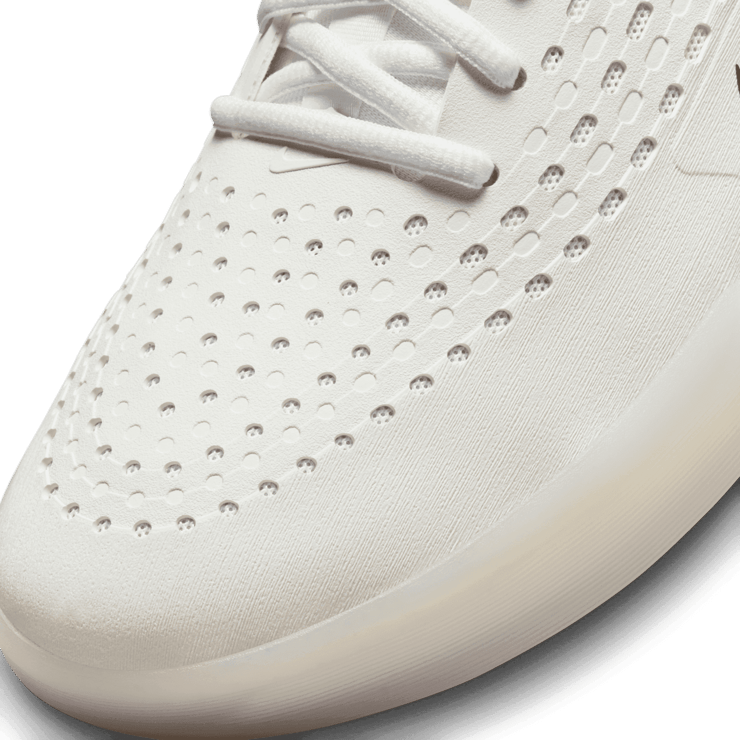 Nike SB Zoom Nyjah 3 SB 'White Black' Angle 4