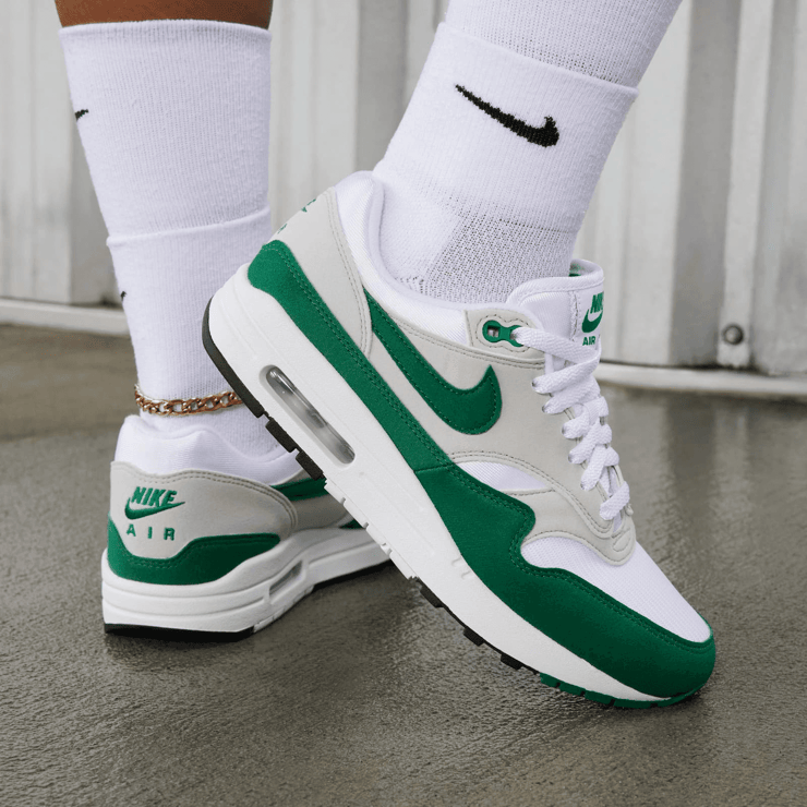 Nike Air Max 1 '87 Malachite (W) Angle 0