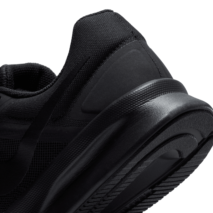 Nike Run Swift 3 'Triple Black' Angle 5