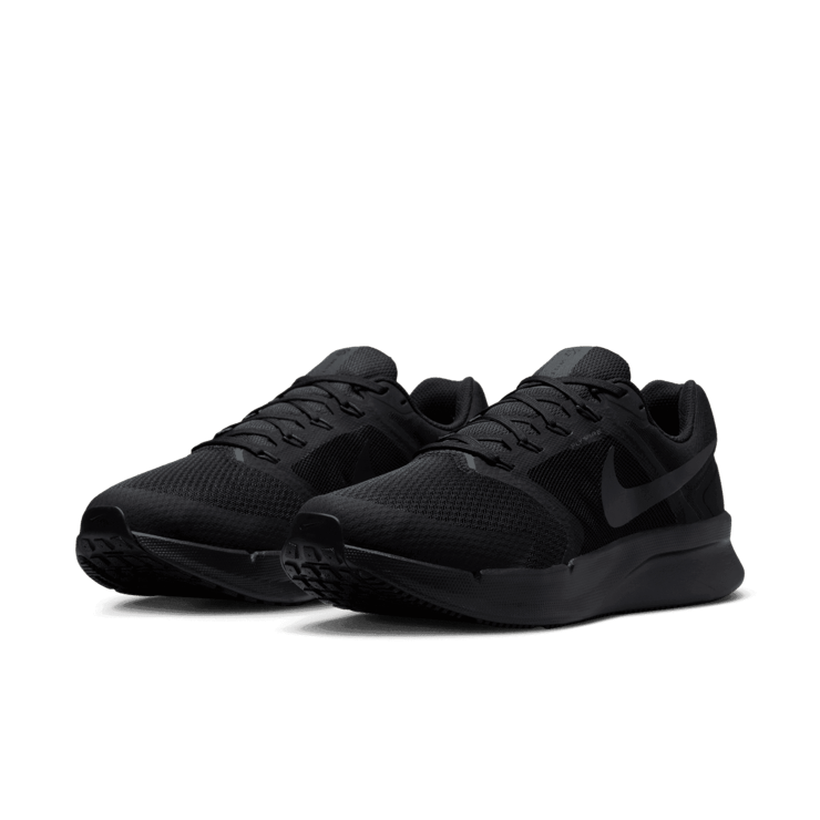 Nike Run Swift 3 'Triple Black' Angle 2