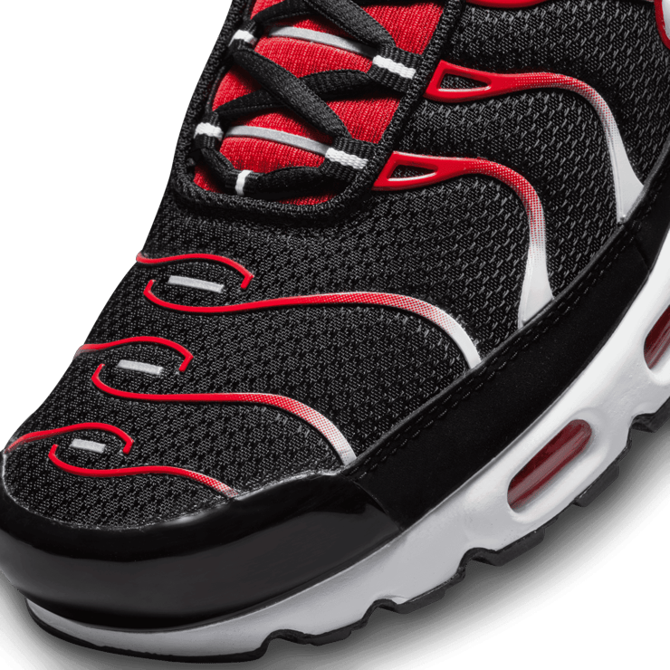 Nike Air Max Plus 'Black University Red' Angle 4