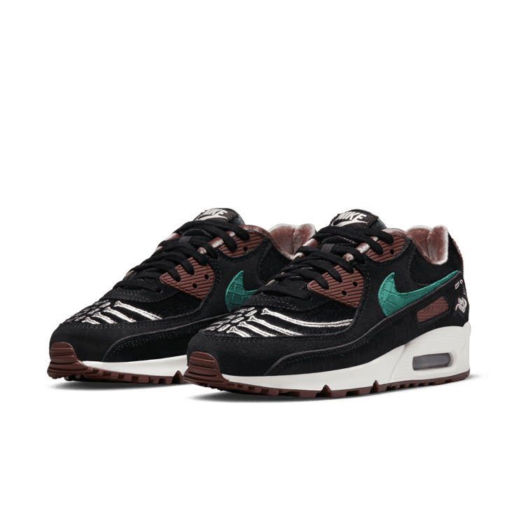 Nike Air Max 90 Siempre Familia (W) Angle 2