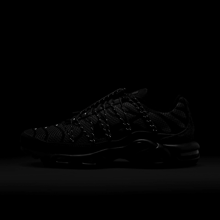 Nike Air Max Plus Utility 'Wolf Grey Black' Angle 9