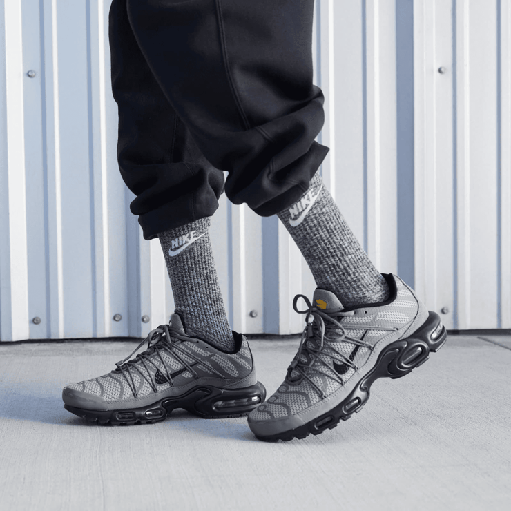 Nike Air Max Plus Utility 'Wolf Grey Black' Angle 12