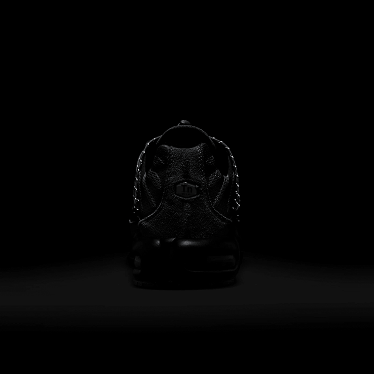 Nike Air Max Plus Utility 'Wolf Grey Black' Angle 8