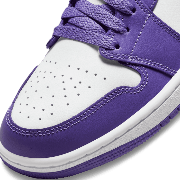 Jordan 1 Low Psychic Purple (W) Angle 4