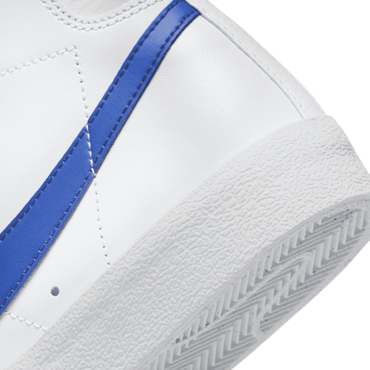 Nike Blazer Mid '77 Vintage 'White Game Royal' Angle 6