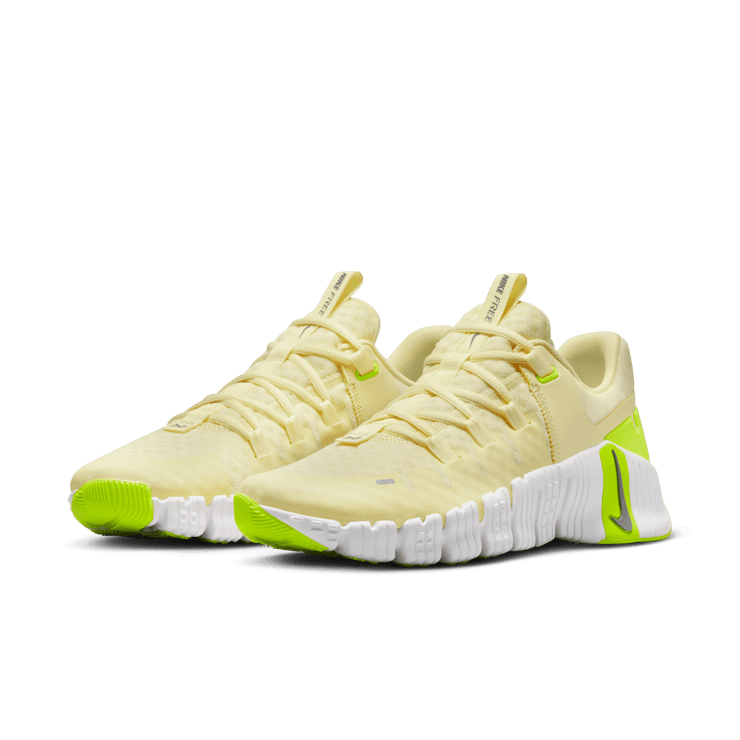 Nike Free Metcon 5 'Citron Tint Volt' (W) Angle 2