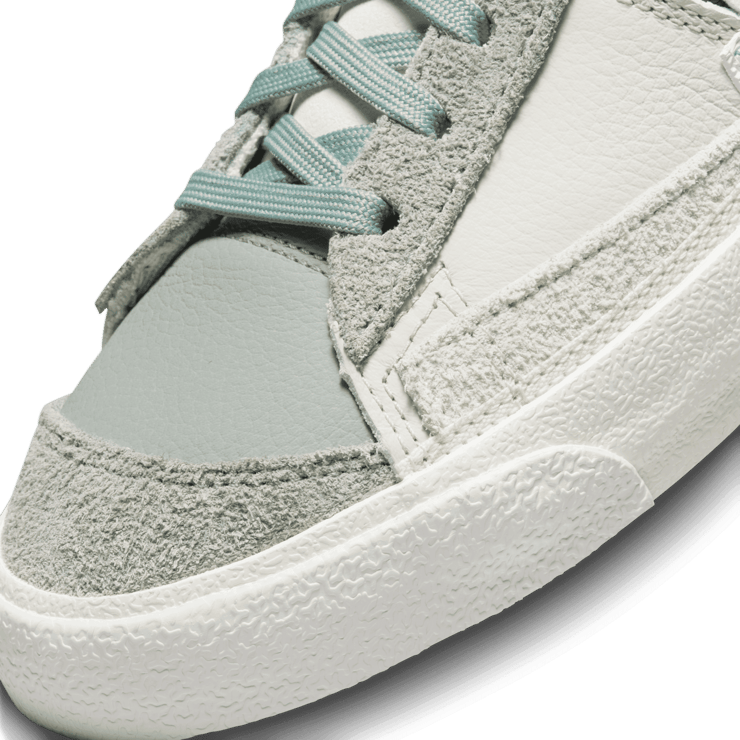 Nike Blazer Mid '77 Pro Club 'Remastered - Mica Green Navy' Angle 5