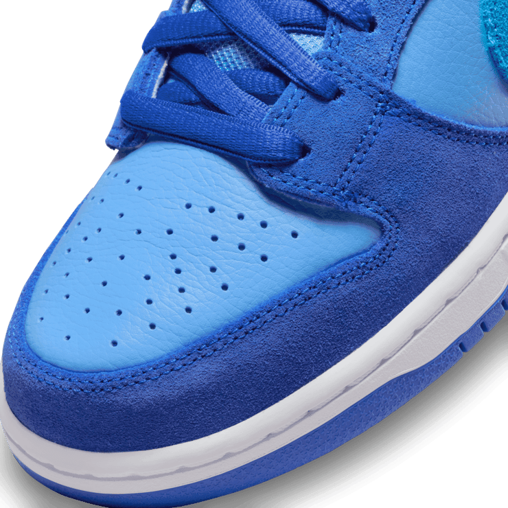 Nike SB Dunk Low Blue Raspberry Angle 4