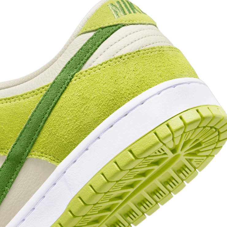 Nike SB Dunk Low Green Apple Angle 5