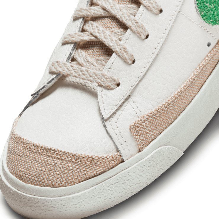Nike Blazer Mid '77 Vintage 'Sail Stadium Green' Angle 5