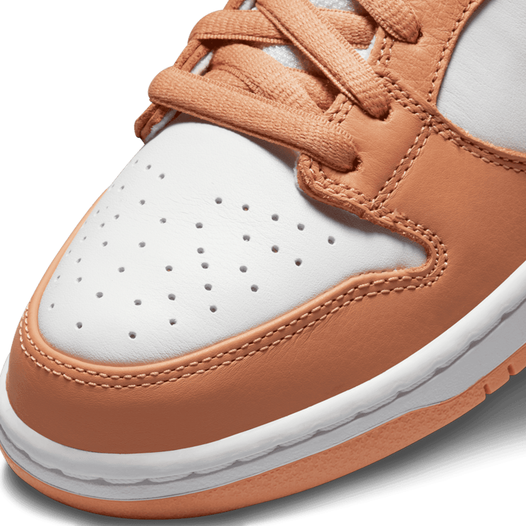 Nike SB Dunk Low Light Cognac Angle 4