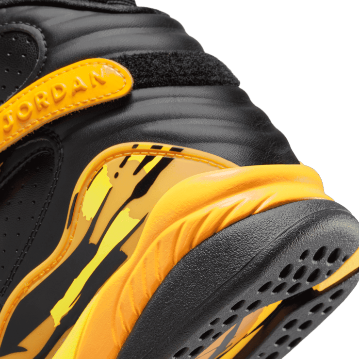 Jordan 8 Taxi Opti-Yellow (W) Angle 5