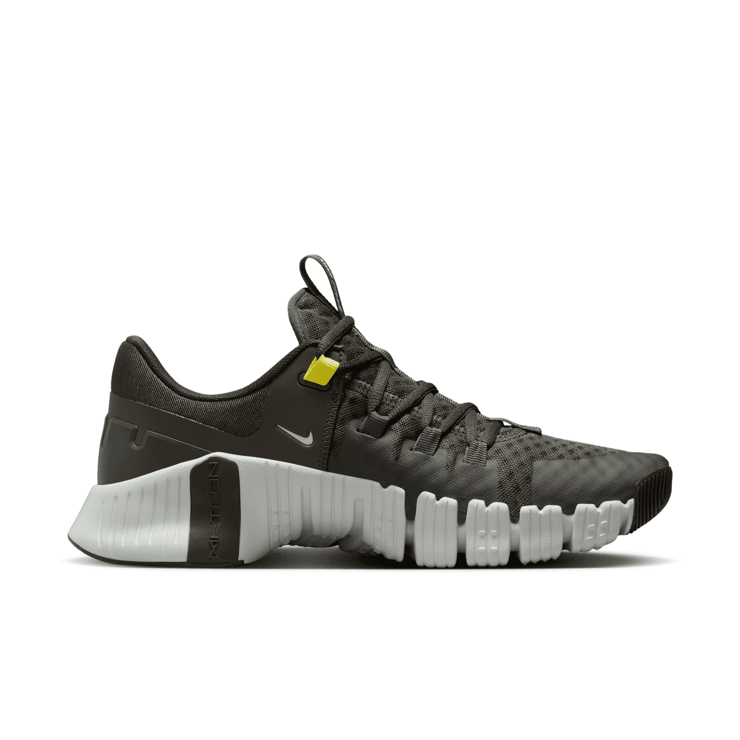 Nike Free Metcon 5 'Sequoia High Voltage' Angle 1