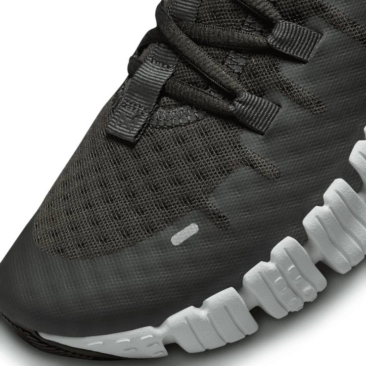 Nike Free Metcon 5 'Sequoia High Voltage' Angle 5