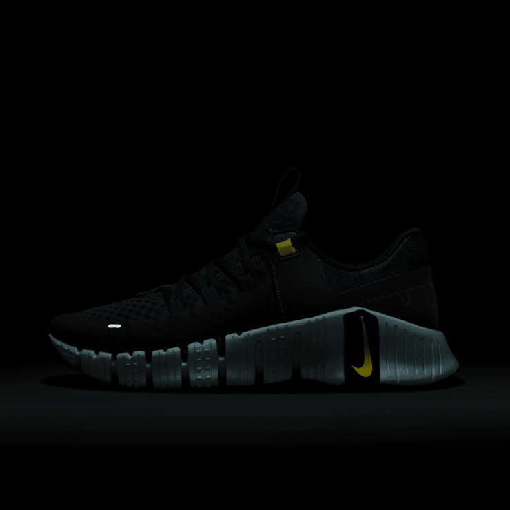 Nike Free Metcon 5 'Sequoia High Voltage' Angle 7