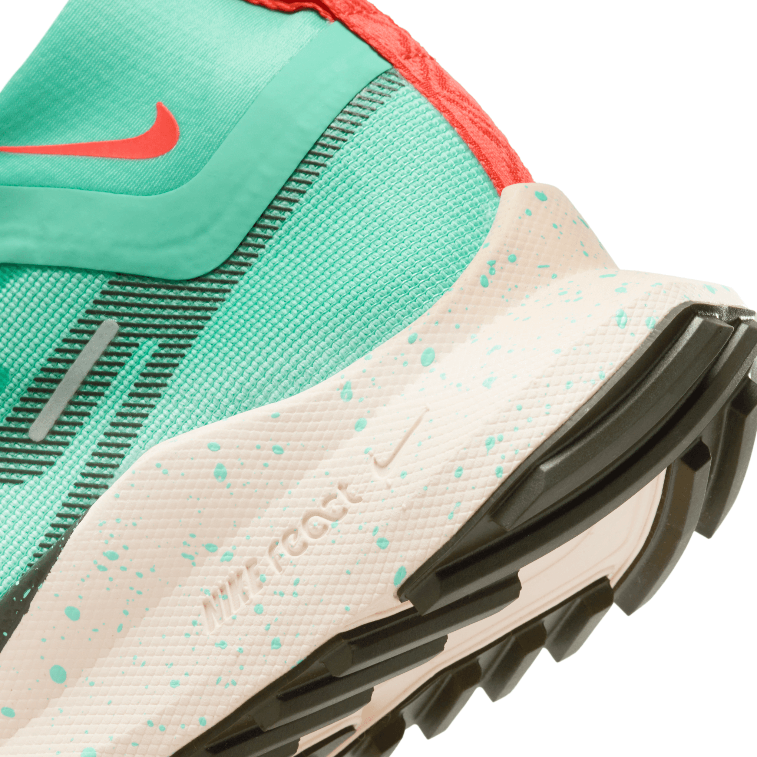 Nike React Pegasus Trail 4 GORE-TEX 'Emerald Rise Sequoia' (W) Angle 6