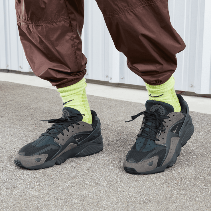 Nike Air Huarache Runner 'Black Anthracite' Angle 0