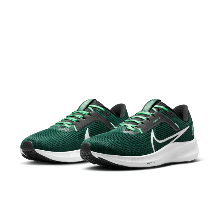 Nike Air Zoom Pegasus 40 'Liverpool FC' Angle 3