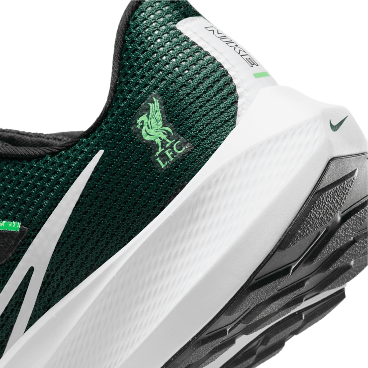 Nike Air Zoom Pegasus 40 'Liverpool FC' Angle 6