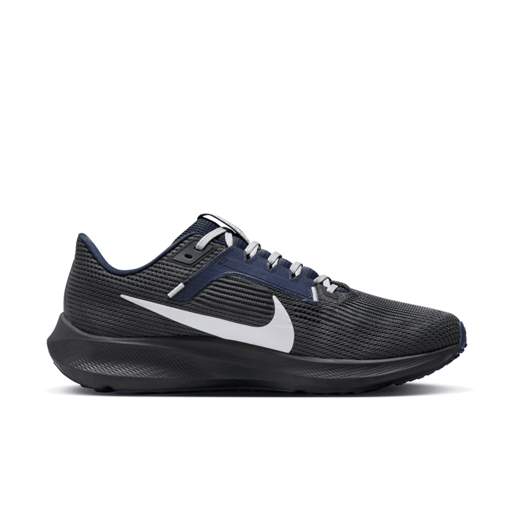 Nike Pegasus 40 (NFL Dallas Cowboys) Road Angle 1