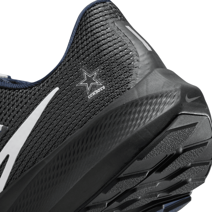 Nike Pegasus 40 (NFL Dallas Cowboys) Road Angle 6