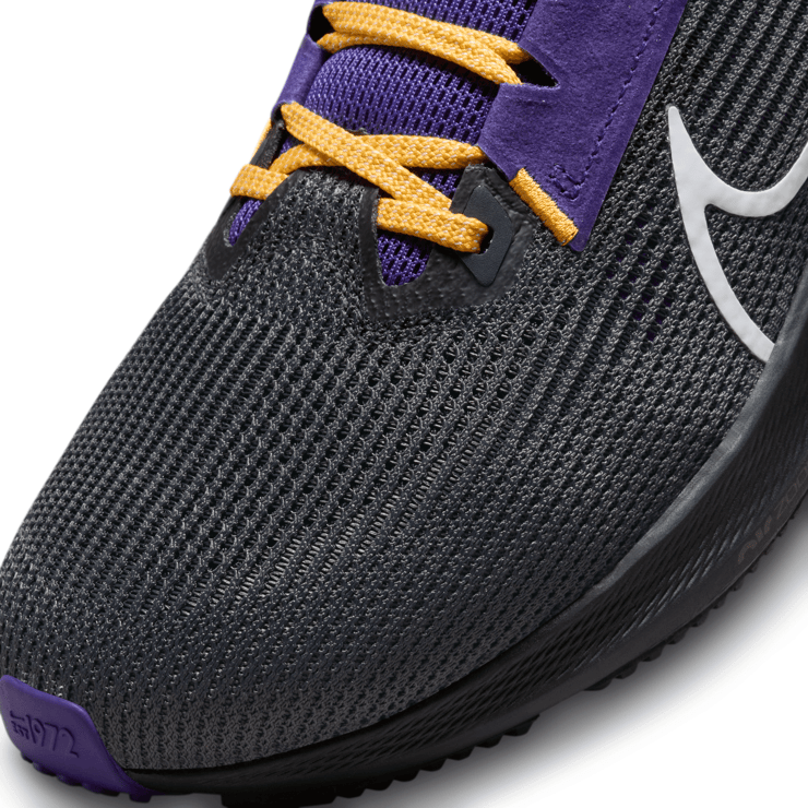 Nike NFL x Air Zoom Pegasus 40 'Minnesota Vikings' Angle 5