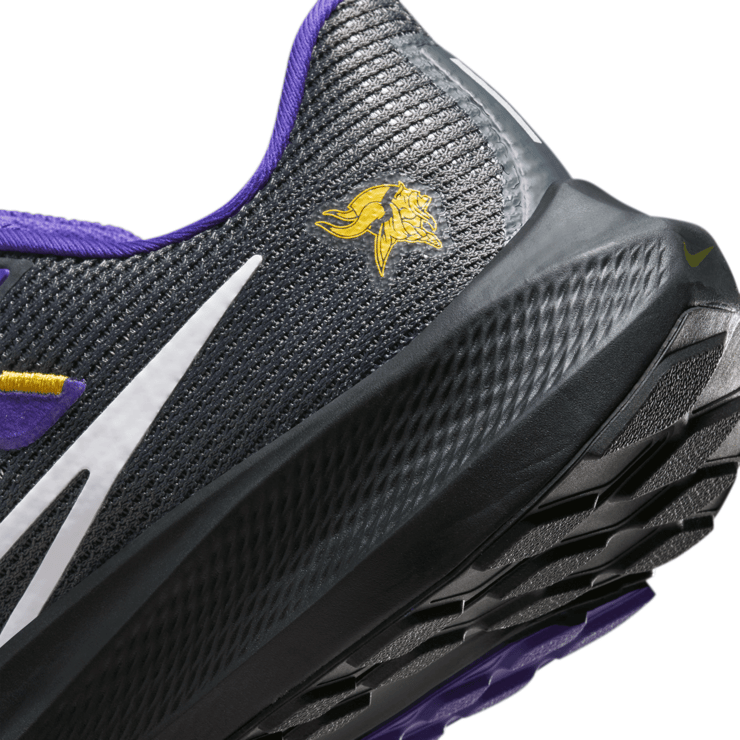 Nike NFL x Air Zoom Pegasus 40 'Minnesota Vikings' Angle 6