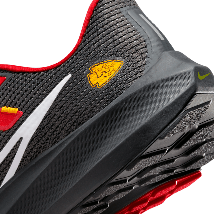 Nike NFL x Air Zoom Pegasus 40 'Kansas City Chiefs' Angle 6
