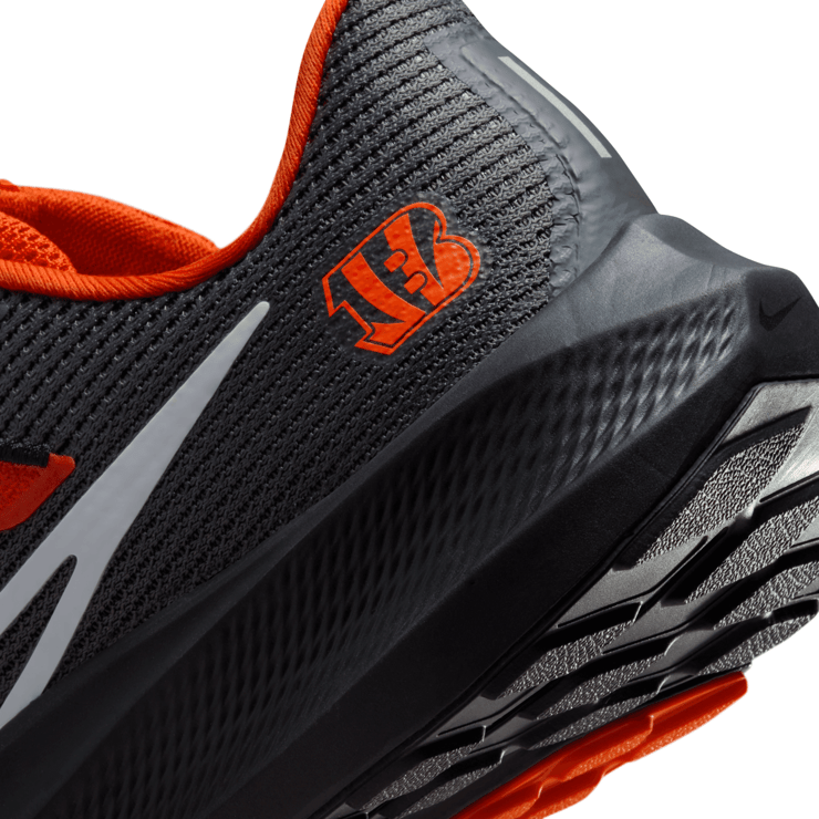 Nike NFL x Air Zoom Pegasus 40 'Cincinnati Bengals' Angle 6