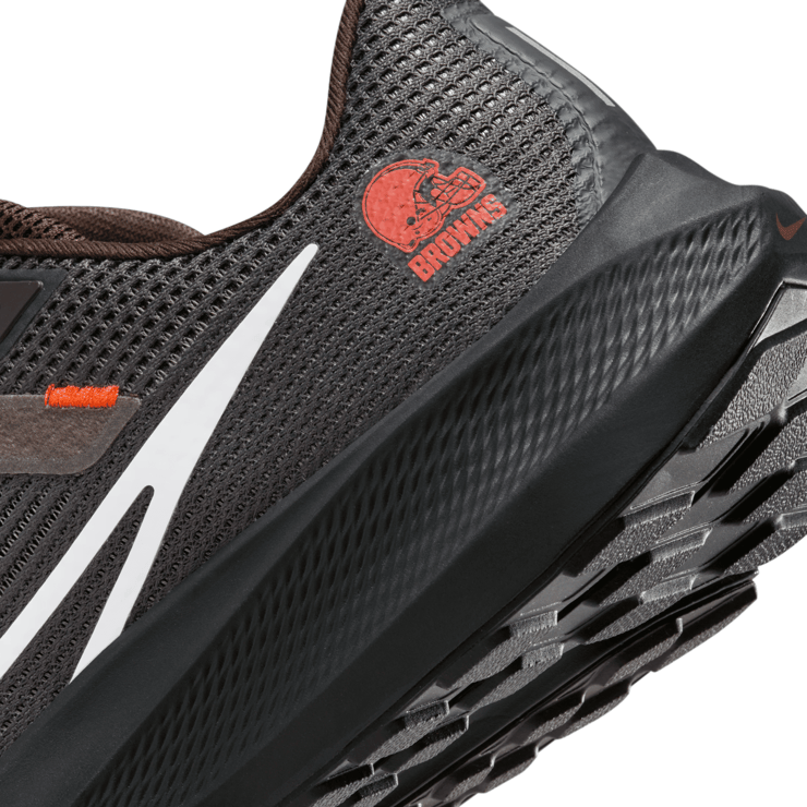 Nike NFL x Air Zoom Pegasus 40 'Cleveland Browns' Angle 6