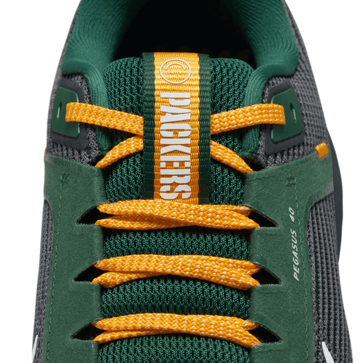 Nike NFL x Air Zoom Pegasus 40 'Green Bay Packers' Angle 8