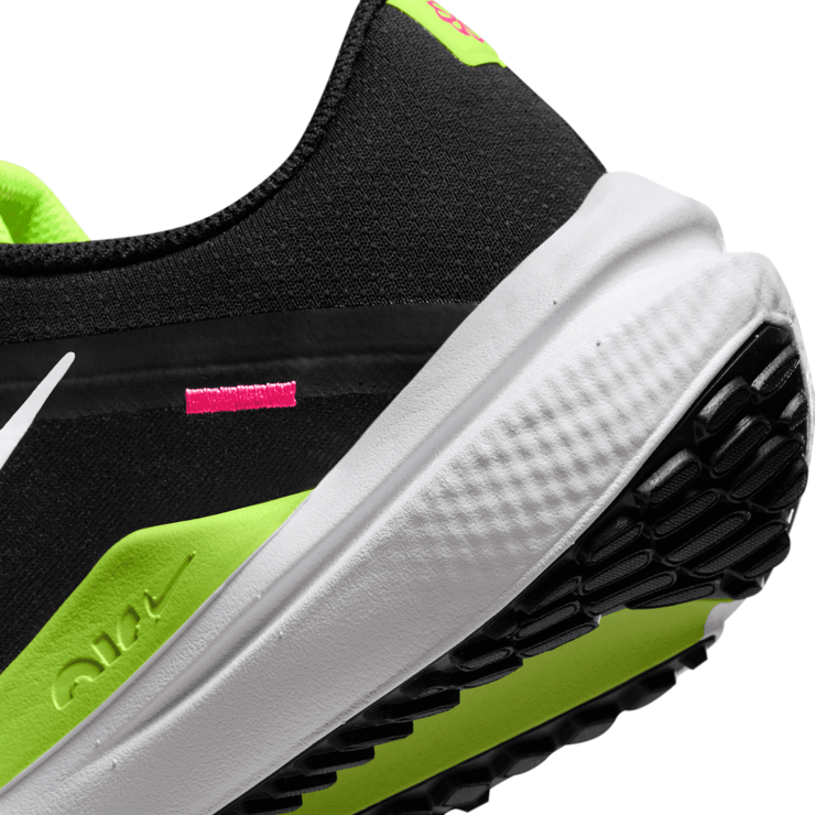 Nike Air Winflo 10 'Black Volt' Angle 6