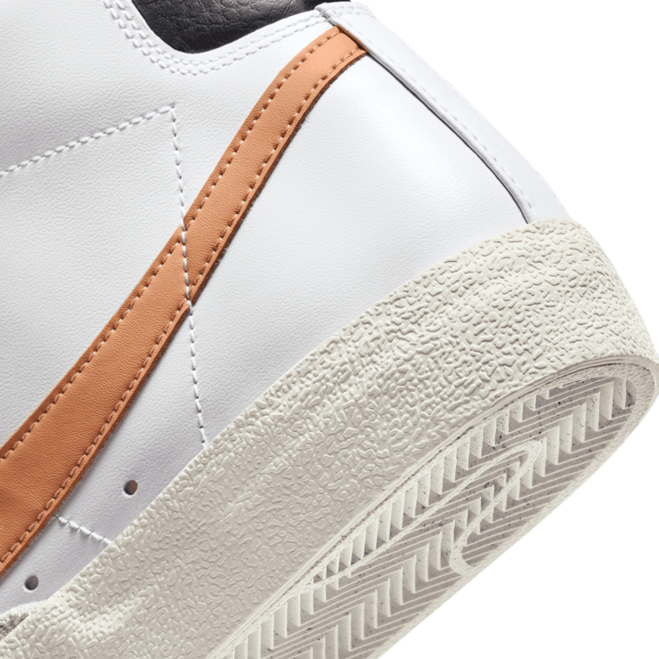 Nike Blazer Mid '77 Vintage 'White Amber Brown' Angle 6