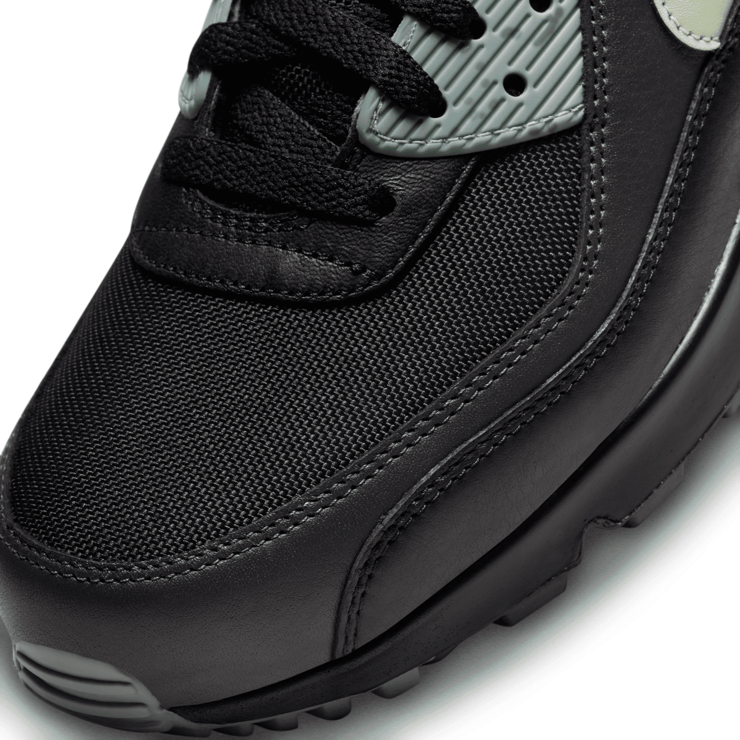 Nike Air Max 90 GORE-TEX 'Black Honeydew' Angle 6