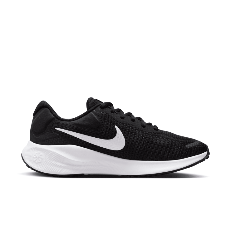 Nike Revolution 7 'Black White' (W) Angle 1