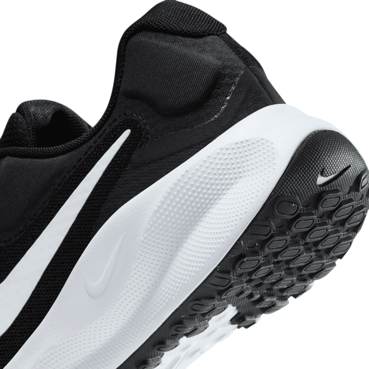 Nike Revolution 7 'Black White' (W) Angle 6