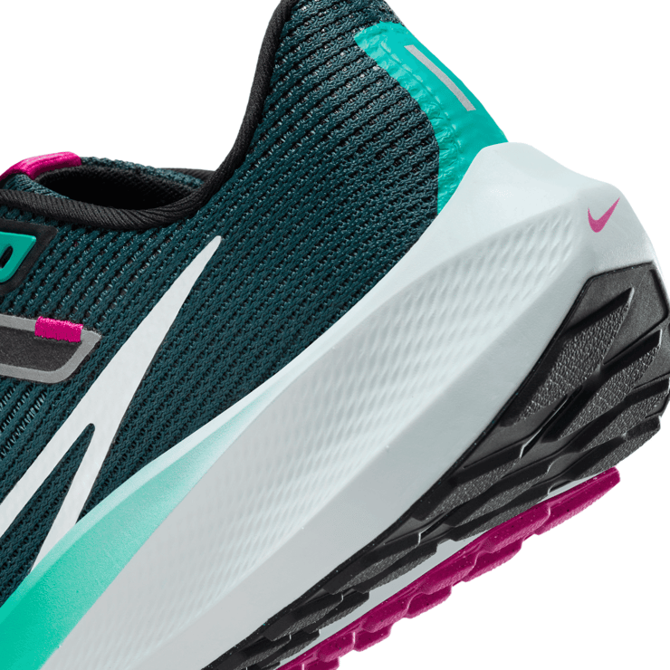 Nike Pegasus 40 Road Angle 6