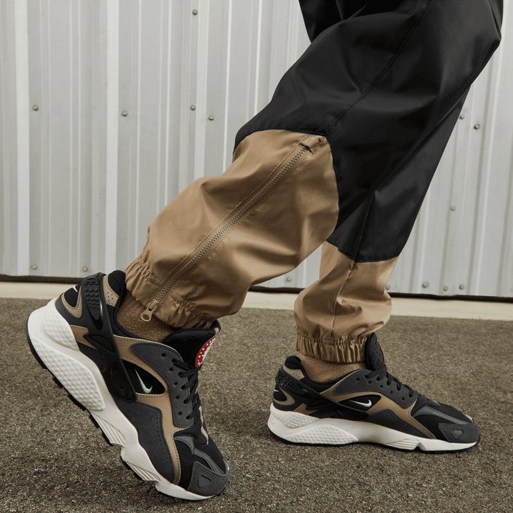 Nike Air Huarache Runner 'Black Medium Ash' Angle 0