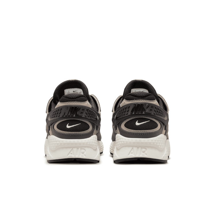 Nike Air Huarache Runner 'Black Medium Ash' Angle 5