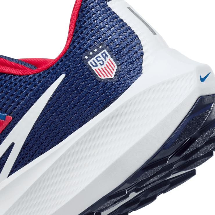 Nike Air Zoom Pegasus 40 'USA USWNT' Angle 6