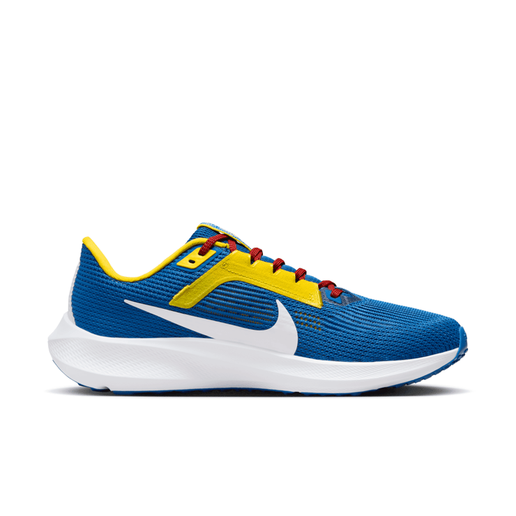 Nike Air Zoom Pegasus 40 'Club América' Angle 1