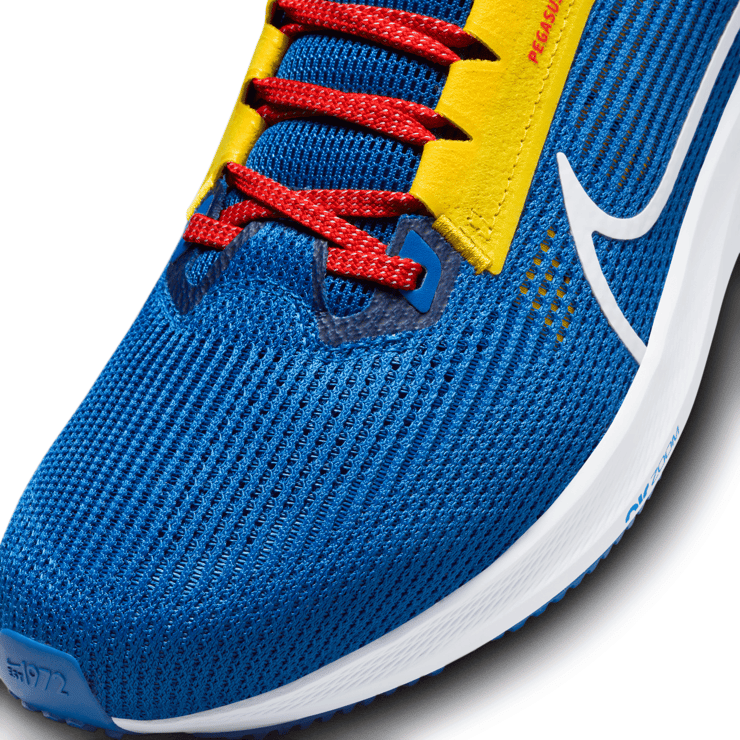 Nike Air Zoom Pegasus 40 'Club América' Angle 5
