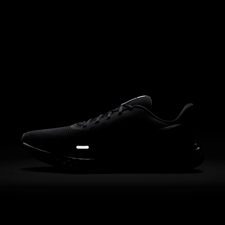 Nike Revolution 5 'Black White' Angle 5