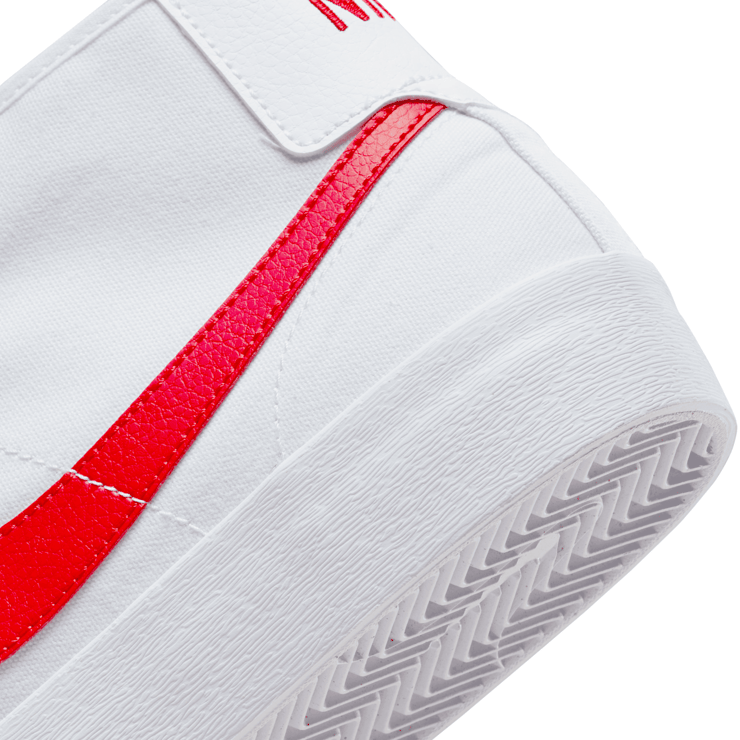 Nike SB Blazer Court Mid SB 'White University Red' Angle 6