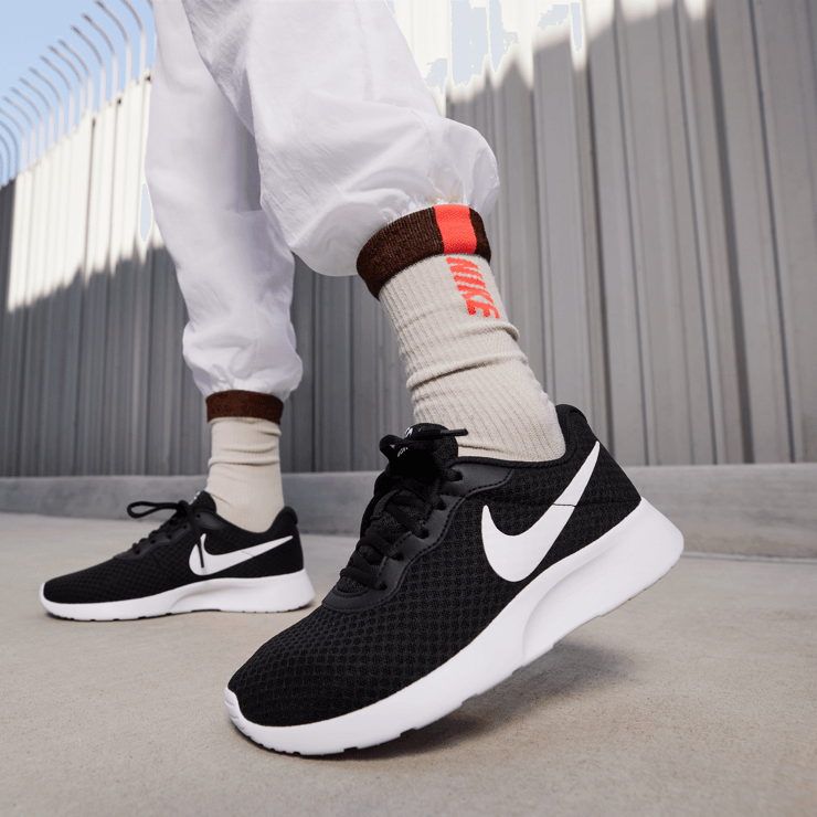 Nike Tanjun 'Black White' (W) Angle 0