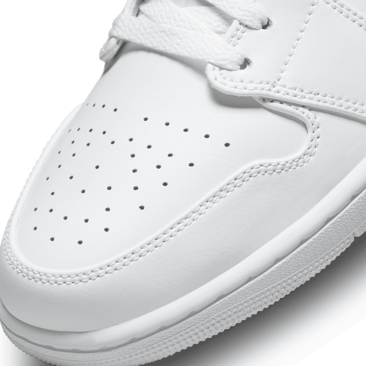 Air Jordan 1 Low 'Triple White' 2022 Angle 5