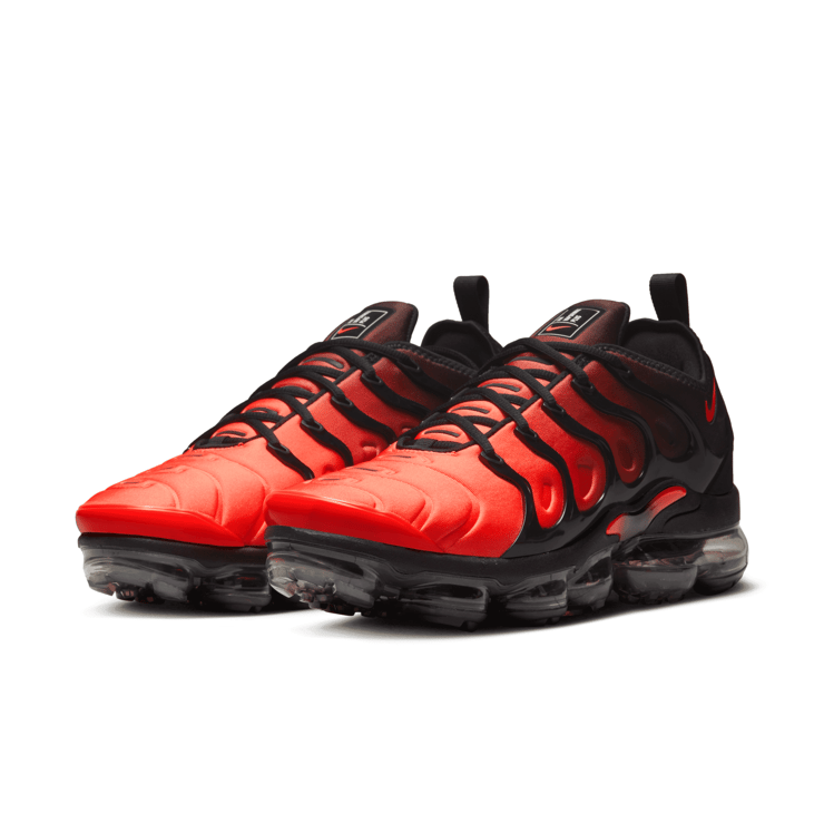 Nike Air VaporMax Plus 'Black Crimson Gradient' Angle 3